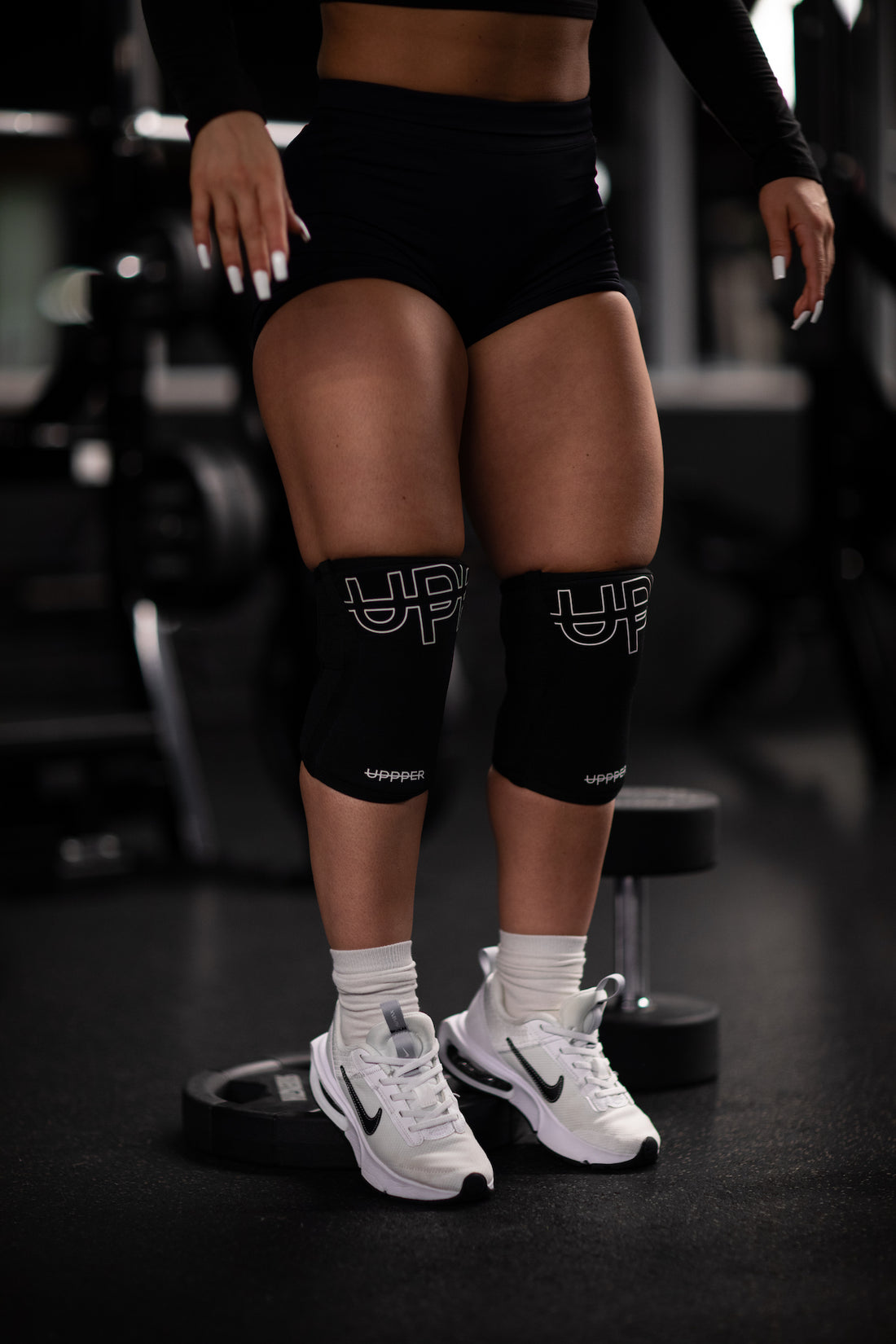 woman wearing 7mm knee sleeves uppper