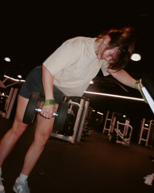 woman doing unilateral upper body exercise