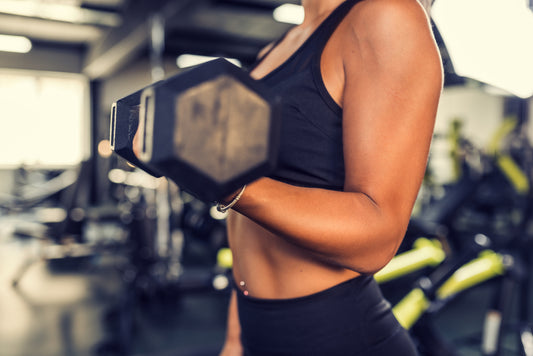 woman doing a bicep curl